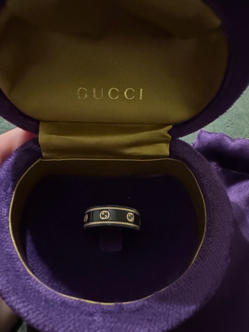 Gucci Black and Gold Logo Band Ring - Picture 2 of 3